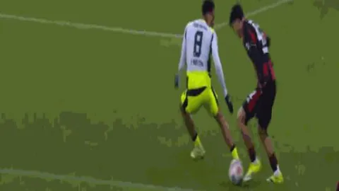 林诗栋4-2力克梁靖崑，摘得新加坡WTT大满贯男单金牌